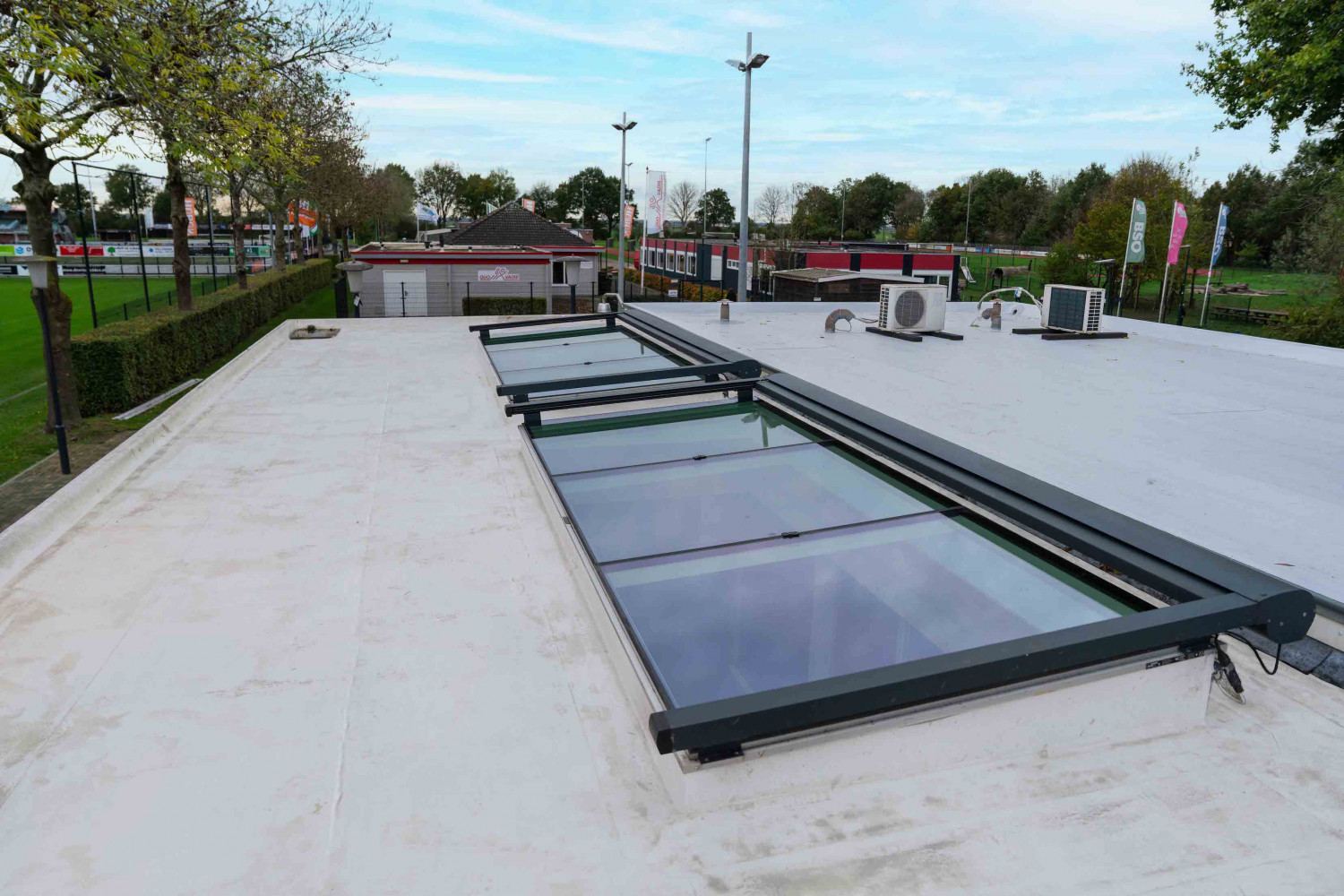 Lichtband Dachlux mit Außenbeschattung